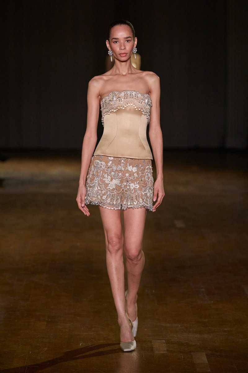 itgirlbackup's tweet photo. Princess ready-to-wear https://t.co/aTytAxHlRQ
