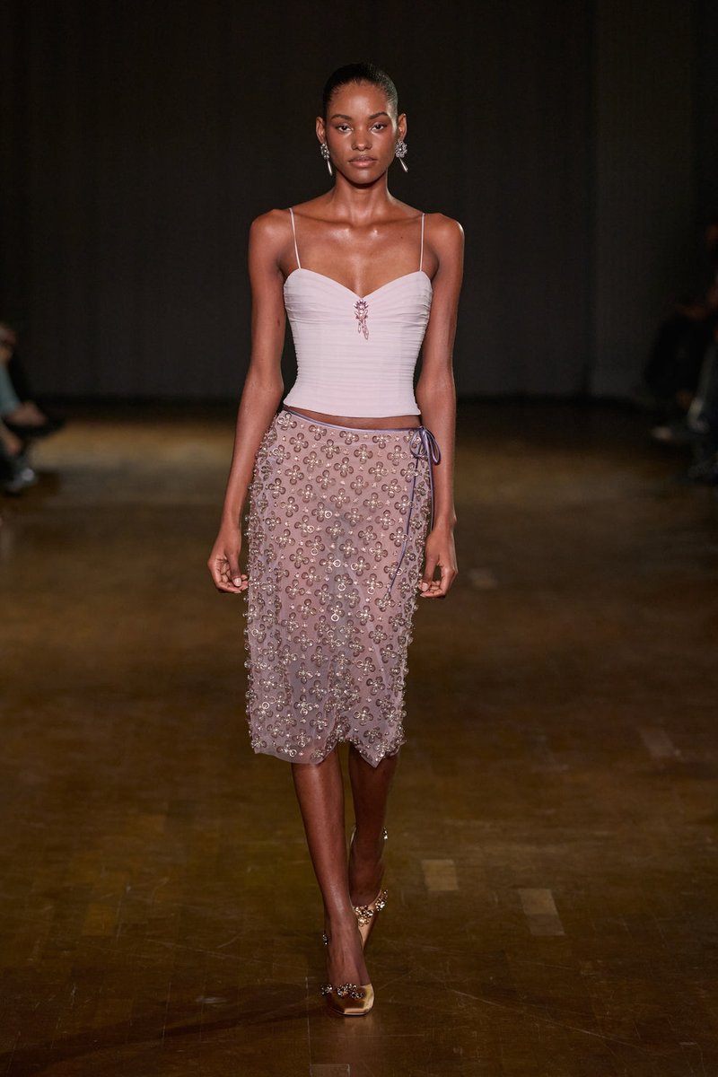 itgirlbackup's tweet photo. Princess ready-to-wear https://t.co/aTytAxHlRQ
