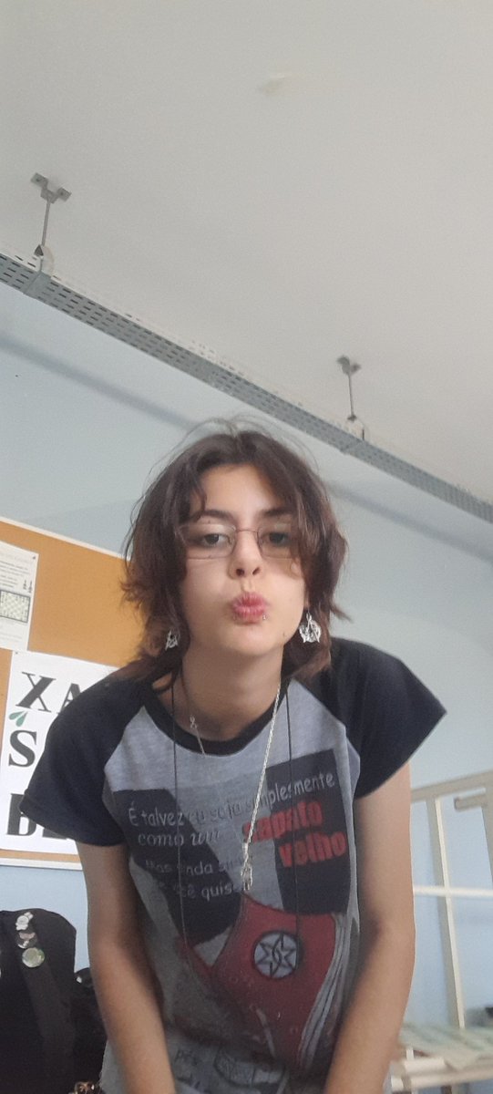 thay_ndst's tweet photo. Quando vc abre a sua galeria e descobre q seu celular foi roubado duas vezes e as duas vezes foram no xadrez  KAKSKSKSKKS https://t.co/OgrS2ZiuyF