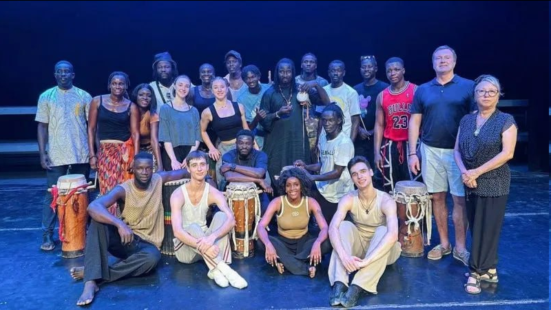 RTenfrancais's tweet photo. ⏺Le GITIS organise des masterclasses pour les danseurs pro en Côte d'Ivoire : un échange culturel marquant
Du 2 au 7 mars, une vaste programmation culturelle a eu lieu en Côte d'Ivoire, en collaboration avec le #GITIS (Institut russe des arts théâtraux). https://t.co/j2e5G5CTlP