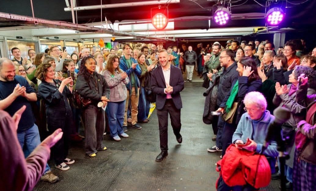 ZackPolanski's tweet photo. So energised by our Saturday tour.

Four boroughs in one day - Southwark, Camden, Barnet and Haringey.

In every space: hundreds and hundreds of volunteers joining our Green Party, ready to make hope normal again.

Join us: https://t.co/Q27Jy5eX7z 💚🙌🏽 https://t.co/Ovg66lQczM