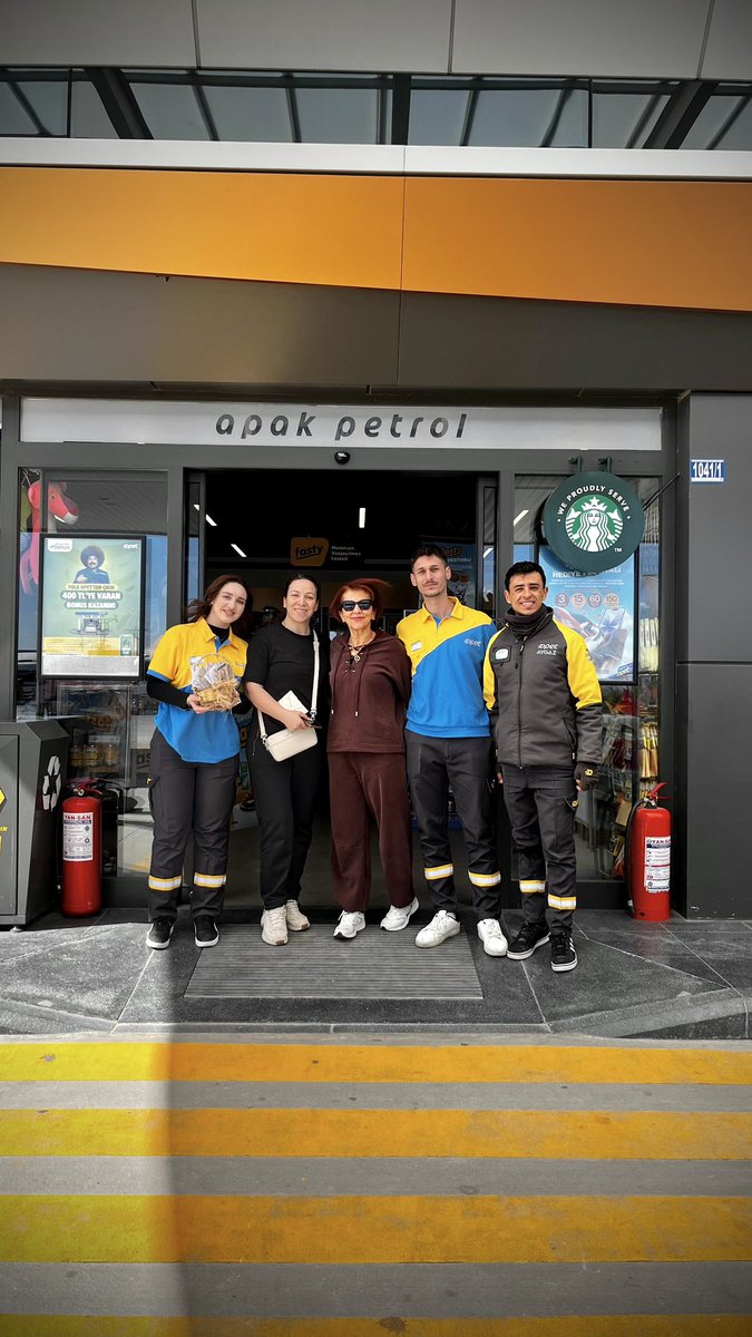 Çağdaş toplumun temel taşı olan kadınlarımızın; emeği, azmi ve fedakârlığıyla hayatın her alanına kattığı değeri takdirle karşılıyoruz.

Tüm kadınların 8 Mart Dünya Kadınlar Günü’nü saygıyla kutluyor, sağlık, mutluluk ve başarı dolu bir gelecek diliyoruz.