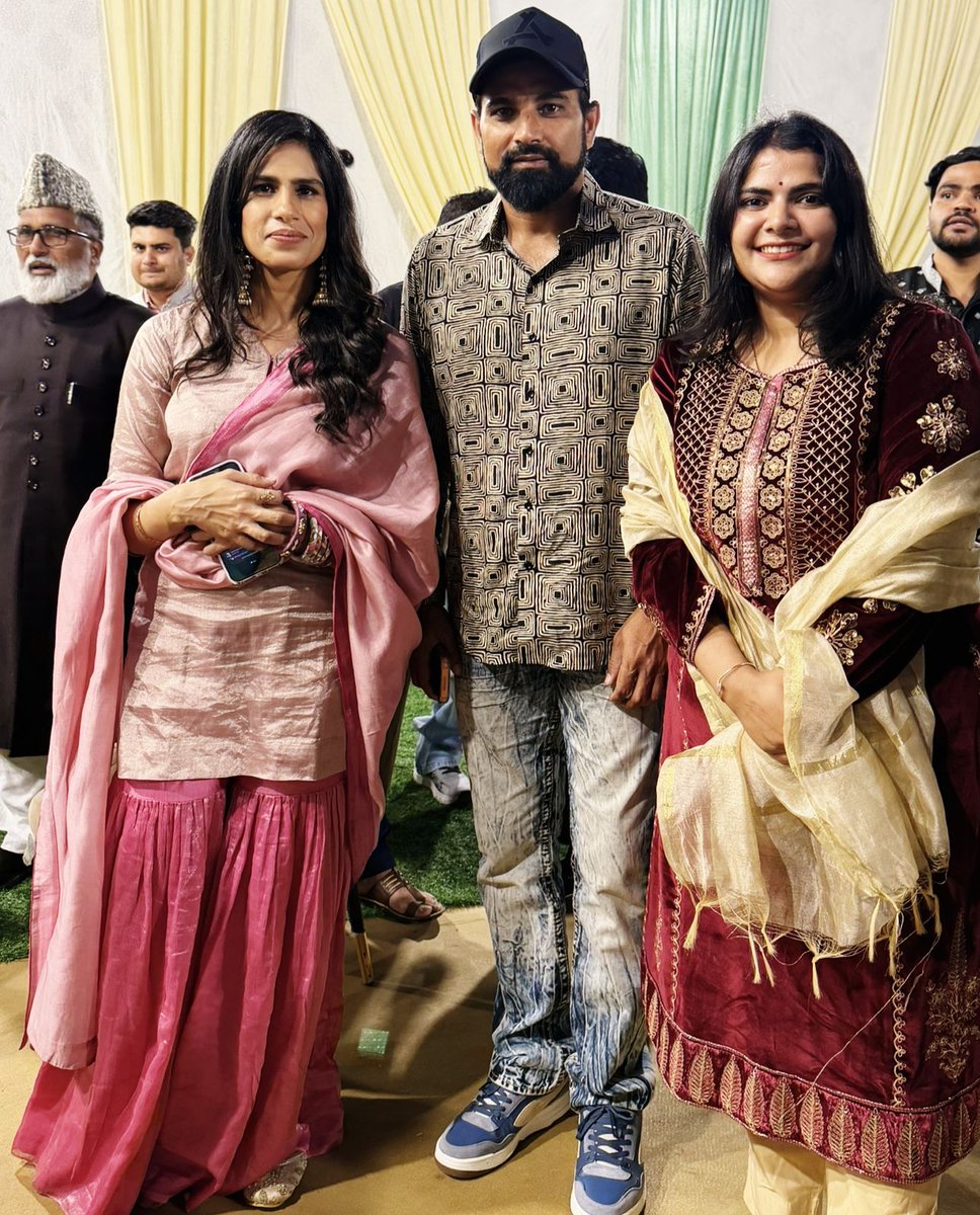 Shwetaraiii's tweet photo. एक और शानदार दावत-ए-इफ्तार के लिए खूब बधाई
@RubikaLiyaquat मैम
दिल्ली के इंडियन इस्लामिक सेंटर में 7 मार्च की शाम गंगा जमुनी तहजीब की अद्भुत झलक देखने को मिली...इफ्तार में पहुंचे धर्म गुरुओं ने एक दूसरे के धर्म का सम्मान करते हुए..दिल खोलकर दुआएं दी... ये हमारा हिंदुस्तान है... https://t.co/ubjJFjmPMx
