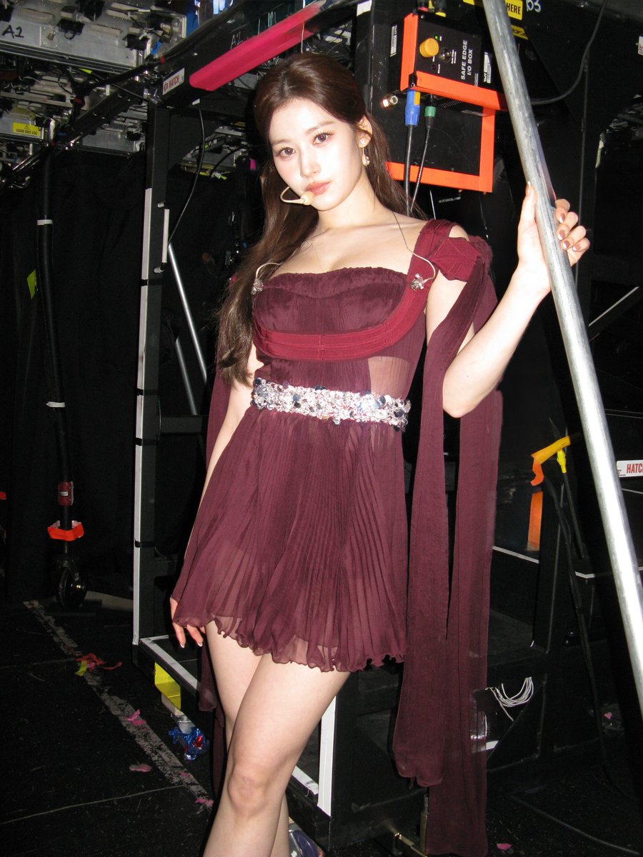 myouisharoonn's tweet photo. Sana’s solo outfit, designed by PRADA, truly makes her look like a goddess 🫠
#트와이스 #TWICE #사나 #SANA #SANAxPRADA https://t.co/lMoHTaCsAH