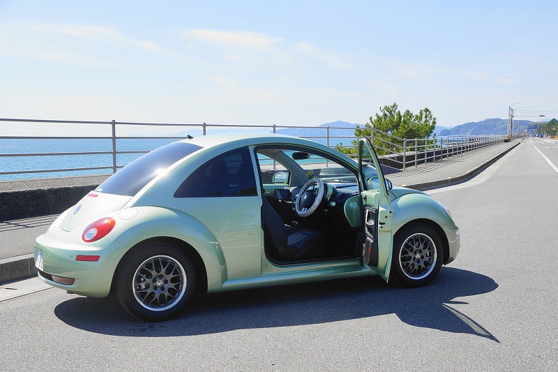 souevolution's tweet photo. 天日干しを兼ねていつもの海岸、春だ🐢🐢🐢
#ニュービートル #NewBeetle 2006 Gecko Green https://t.co/N53VBoZUOE