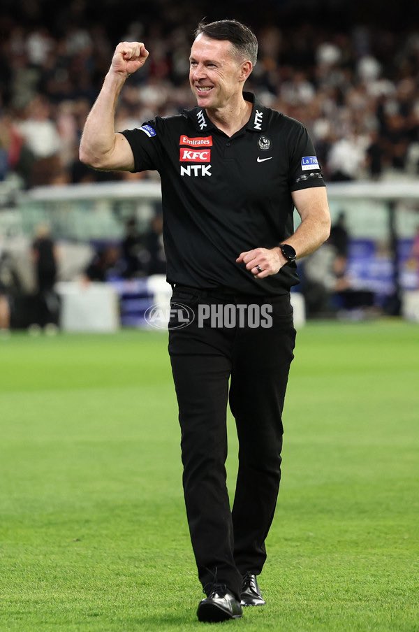 IncrediblyBozza's tweet photo. Craig McRae started his coaching career with a win against St. Kilda
100 games later he won against the same opponent
Brilliant.
#AFLSaintsPies #GoPies #AFL #Fly100 #McRae100 https://t.co/8tdh7KyhWN