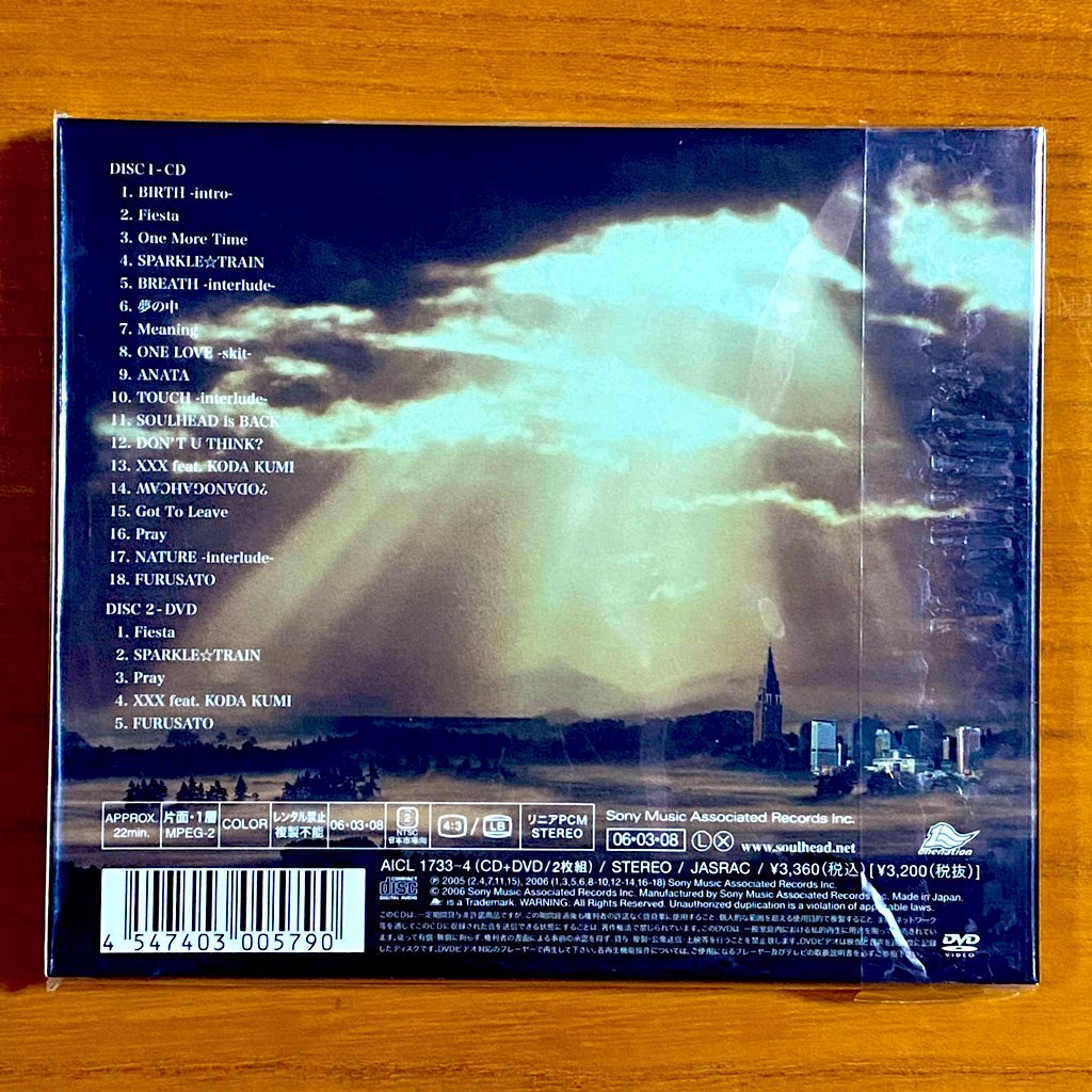 astromaniax26's tweet photo. 本日で発売から20年!!!
2006年3月8日 発売
【Naked/SOULHEAD】
告知ポスターとCD(初回盤)
オリコン最高5位
このアルバムよく聴きました♪
この時期のシングル曲は
どれも存在感強かったなぁ!
#SOULHEAD
#Naked
#3rdアルバム
#YOSHIKA
#TSUGUMI
#倖田來未
#SONY
#ポスターとCD https://t.co/CeRux36uw6