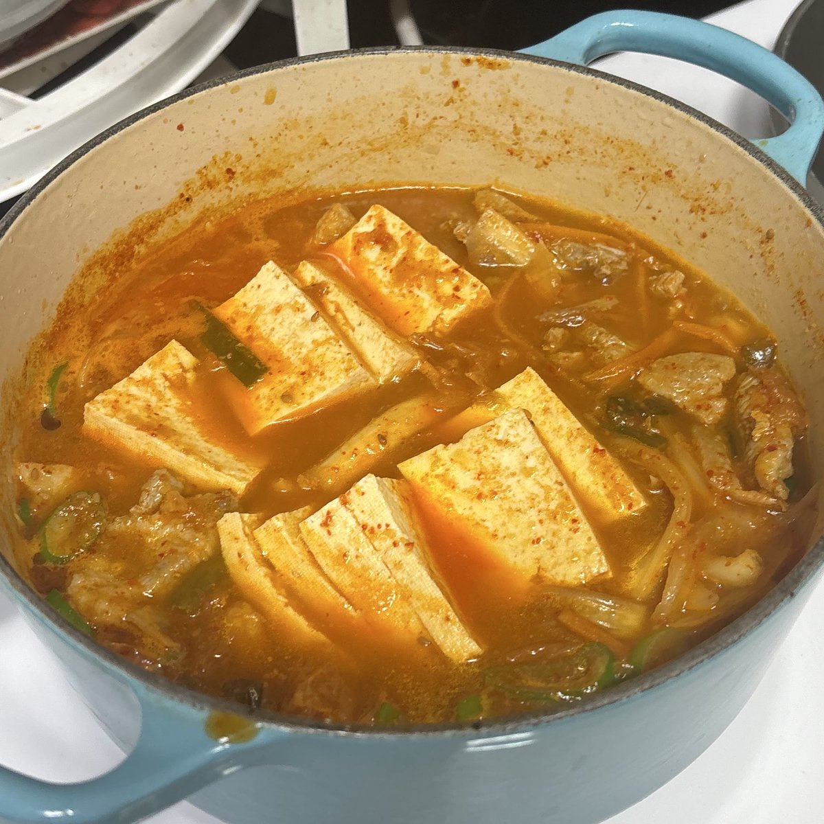 #같이저녁먹어요

요즘 유행하는 봄동비빔밥 만들어봤어요 :3
+ 김치찌개