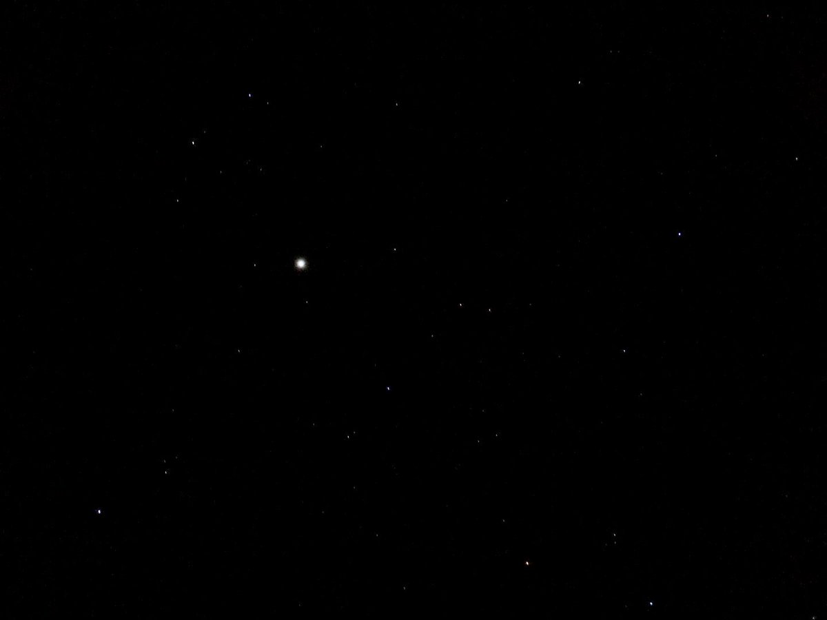 boc_____7's tweet photo. 2月に念願の阿智村で天体観測してきた💫🔭

3枚目はiPhoneなんだけど周辺が真っ暗だからか、星が全部玉ボケに、、
やっぱりカメラが最強だった📸
木星輝きすぎだし、小さい星も見えすぎてるし、
星の色まで判別出来て、本当に綺麗で感動した🥹

ニコル連れて行ってしっかり推し活もした✌🏻 https://t.co/brTeG0jbWM