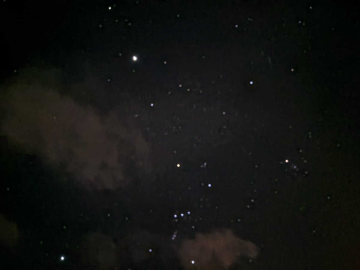 boc_____7's tweet photo. 2月に念願の阿智村で天体観測してきた💫🔭

3枚目はiPhoneなんだけど周辺が真っ暗だからか、星が全部玉ボケに、、
やっぱりカメラが最強だった📸
木星輝きすぎだし、小さい星も見えすぎてるし、
星の色まで判別出来て、本当に綺麗で感動した🥹

ニコル連れて行ってしっかり推し活もした✌🏻 https://t.co/brTeG0jbWM