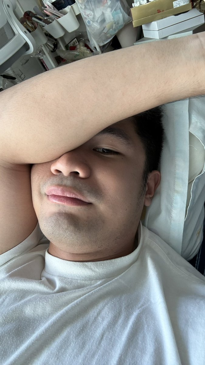 LeonardChan22's tweet photo. Woke up late —> Coffeeshop —> Review manuscripts https://t.co/TMuzfnoaPD