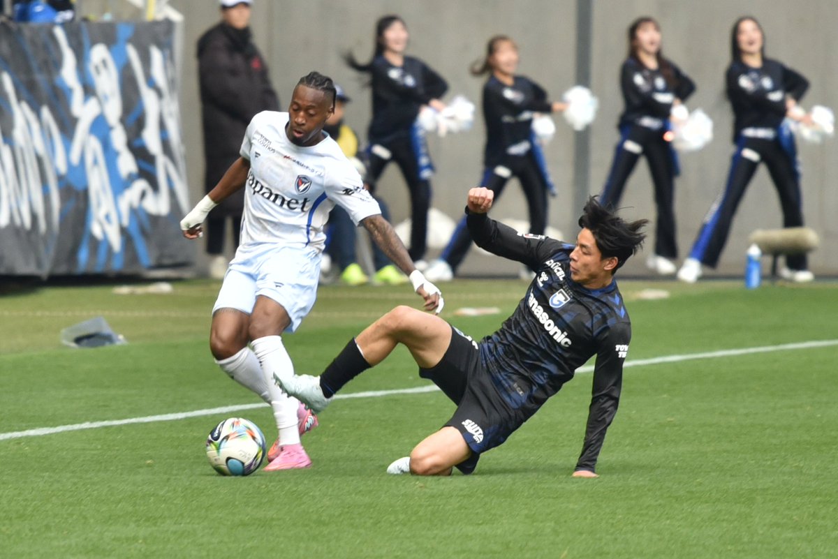 24hour_gamba's tweet photo. 斜め後ろからのスライダィングタックルがJリーグで一番上手い

#半田陸 https://t.co/byct30Zrjo
