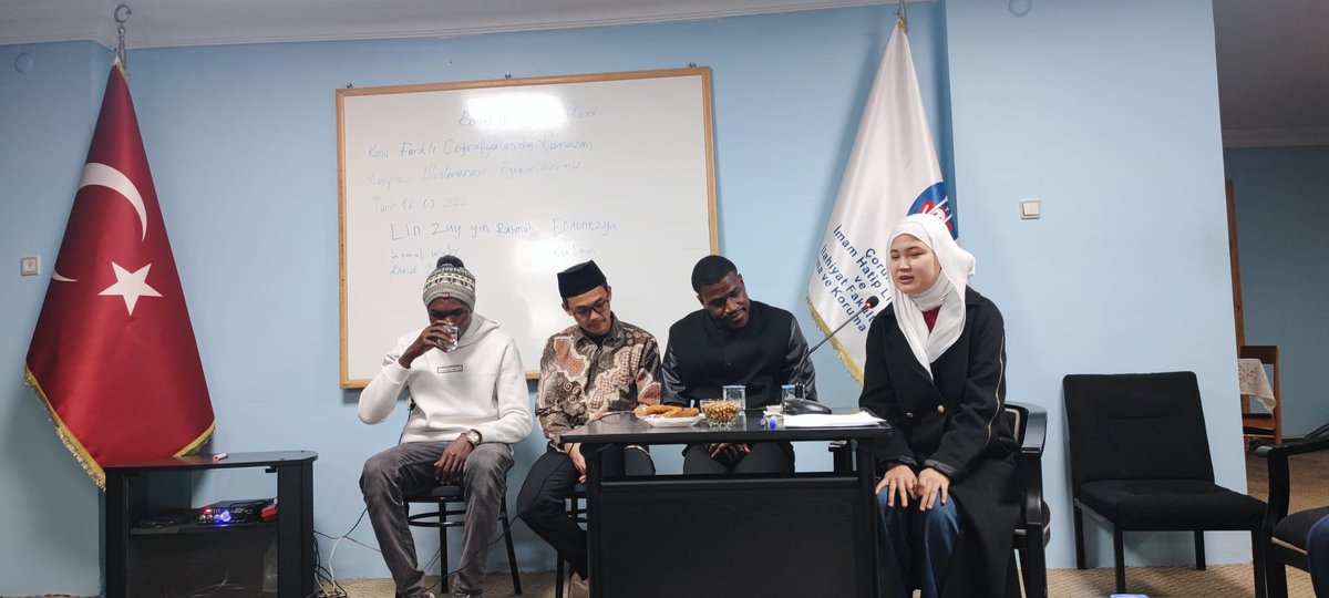 Hitit_ilahiyat's tweet photo. Farklı Coğrafyalarda Ramazan 
Hitit Üniversitesi İlahiyat Fakültesi ile İMVAK iş birliğinde düzenlenen “Farklı Coğrafyalarda Ramazan” başlıklı program, 6 Mart 2026 Cuma günü İMVAK Konferans Salonu’nda gerçekleştirildi. https://t.co/M45cgCi2Wn
