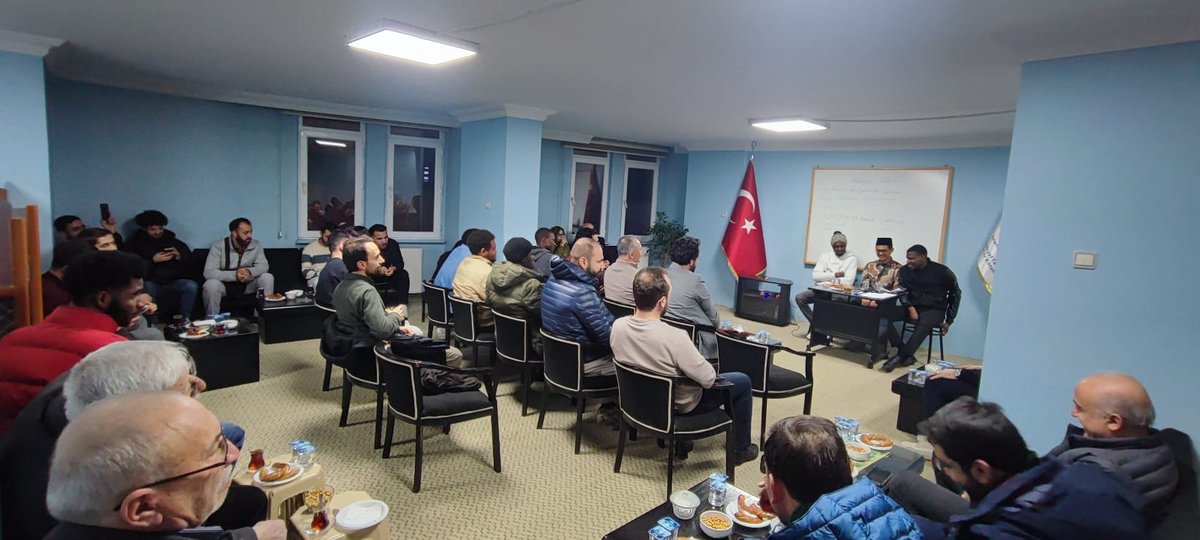 Hitit_ilahiyat's tweet photo. Farklı Coğrafyalarda Ramazan 
Hitit Üniversitesi İlahiyat Fakültesi ile İMVAK iş birliğinde düzenlenen “Farklı Coğrafyalarda Ramazan” başlıklı program, 6 Mart 2026 Cuma günü İMVAK Konferans Salonu’nda gerçekleştirildi. https://t.co/M45cgCi2Wn