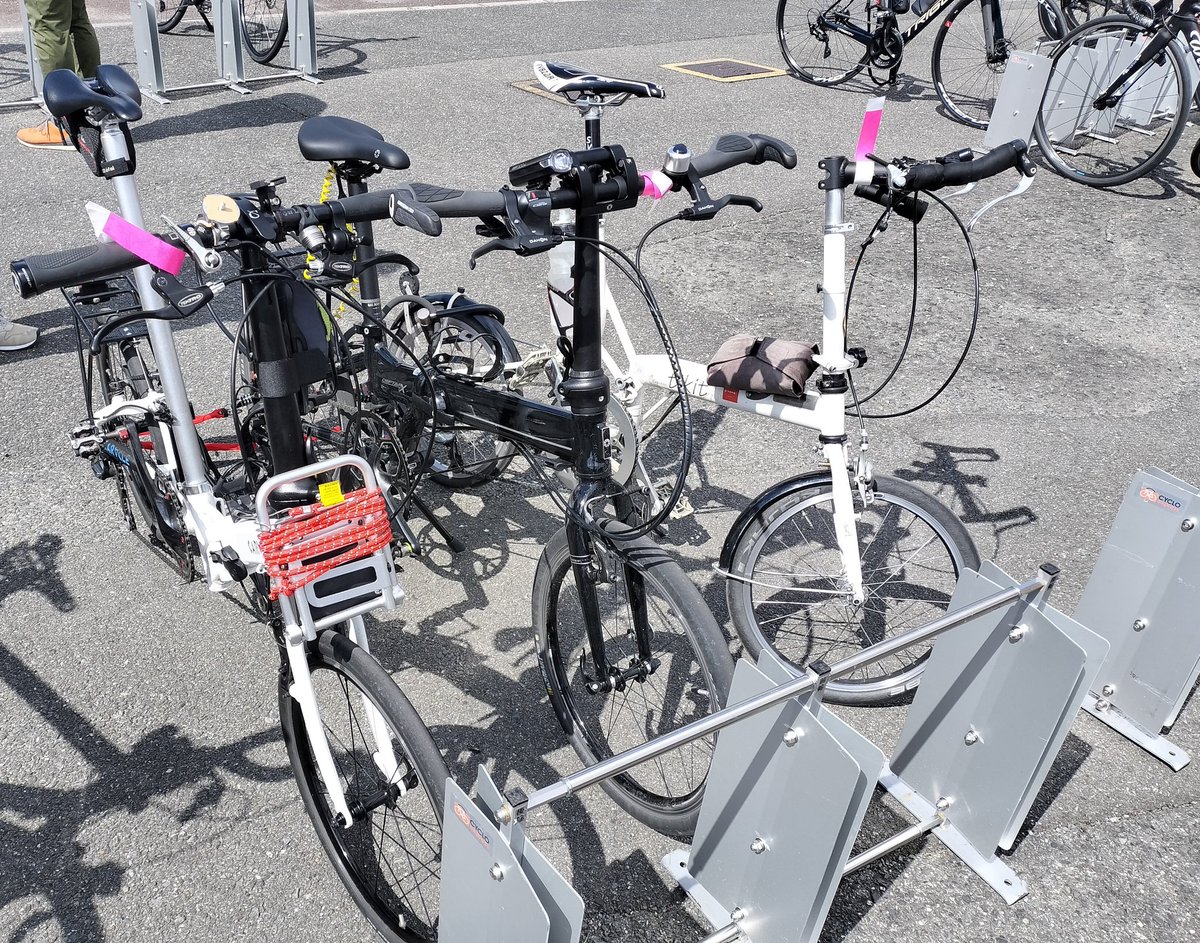 このような面々でサイクルモード大阪に行ってきました。
旅チャリ、が好きです。
ロードがメインなルートマップに対してビギナー、ミドルエイジ、旧道やら歴史を感じられるルートも提案してもらえるようにお願いしてきました。
18㌅２台（ビギナー20代と60目前マニア）
16㌅１台（60目前ゴリゴリ）