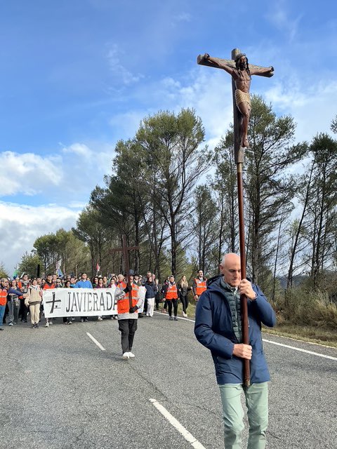 La Congregación Mariana de San José junto a los congregantes universitarios de Talavera de la Reina ha participado en la primera Javierada. Tras el tradicional viacrucis el Arzobispo de Pamplona ha presidido la Santa Misa.
