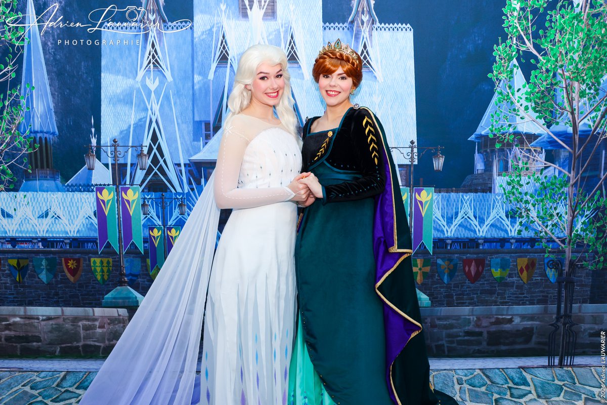 adrienlauwarier's tweet photo. ❄️ LE MONDE DE LA REINE DES NEIGES ❄️ 
J-21 Avant l'inauguration de Disney Adventure World et l'ouverture du Monde de La Reines des Neiges...💙❄️ 
Meet Elsa & Anna à Dreams 🌬️ 
#DisneyAdventureWorld ✨ #WorldOfFrozen ⛄️ #DisneylandParis 💫 #DisneyParks
📍Dreams, @DisneylandParis 

📸©2026 @adrienlauwarier