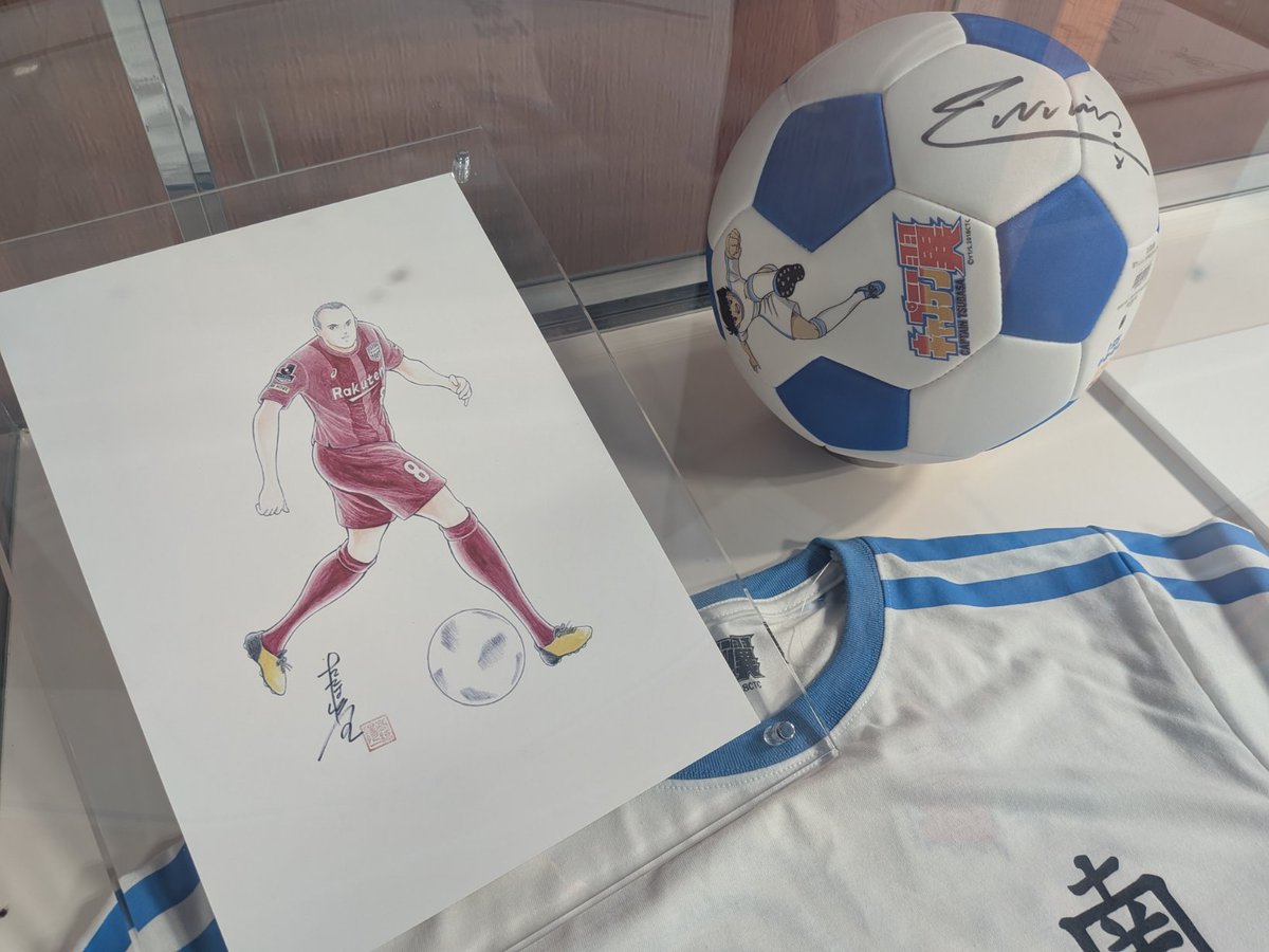 4512kagami's tweet photo. Visited Yotsugi Station, the holy grail for "Captain Tsubasa" fans! ⚽️ The whole station is a manga art gallery, and the platform plays the anime theme song.
​Loved the "Fire Shot" detail on the Family Mart sign! A must-visit spot in Tokyo.
​Watch here:
https://t.co/FWifa3lKsD https://t.co/emvRVh051c