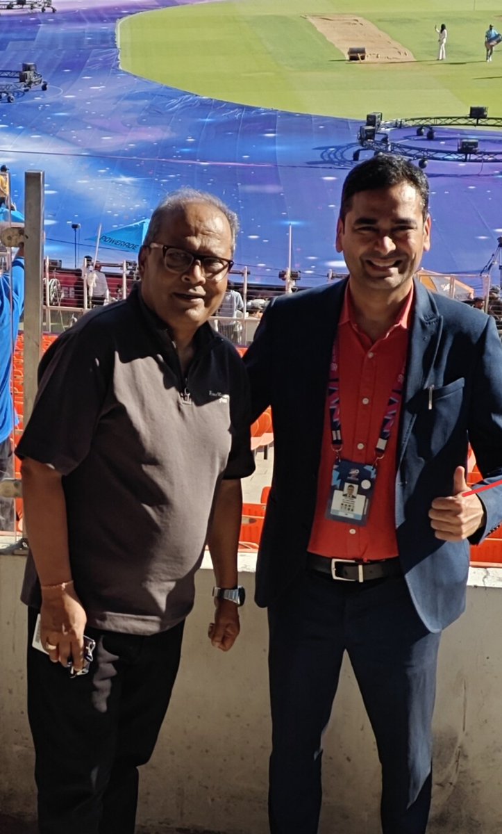 All set for the clash of titans at Ahmedabad
It's blue everywhere and the excitement level has gone beyond the expectations!
Please tune in to the All India Radio 📻📻 to feel the thrill with me and Amit Arora.
#INDvsNZ #blueinahmedabad
<a href="/amiamigood/">CA Amit Arora</a>