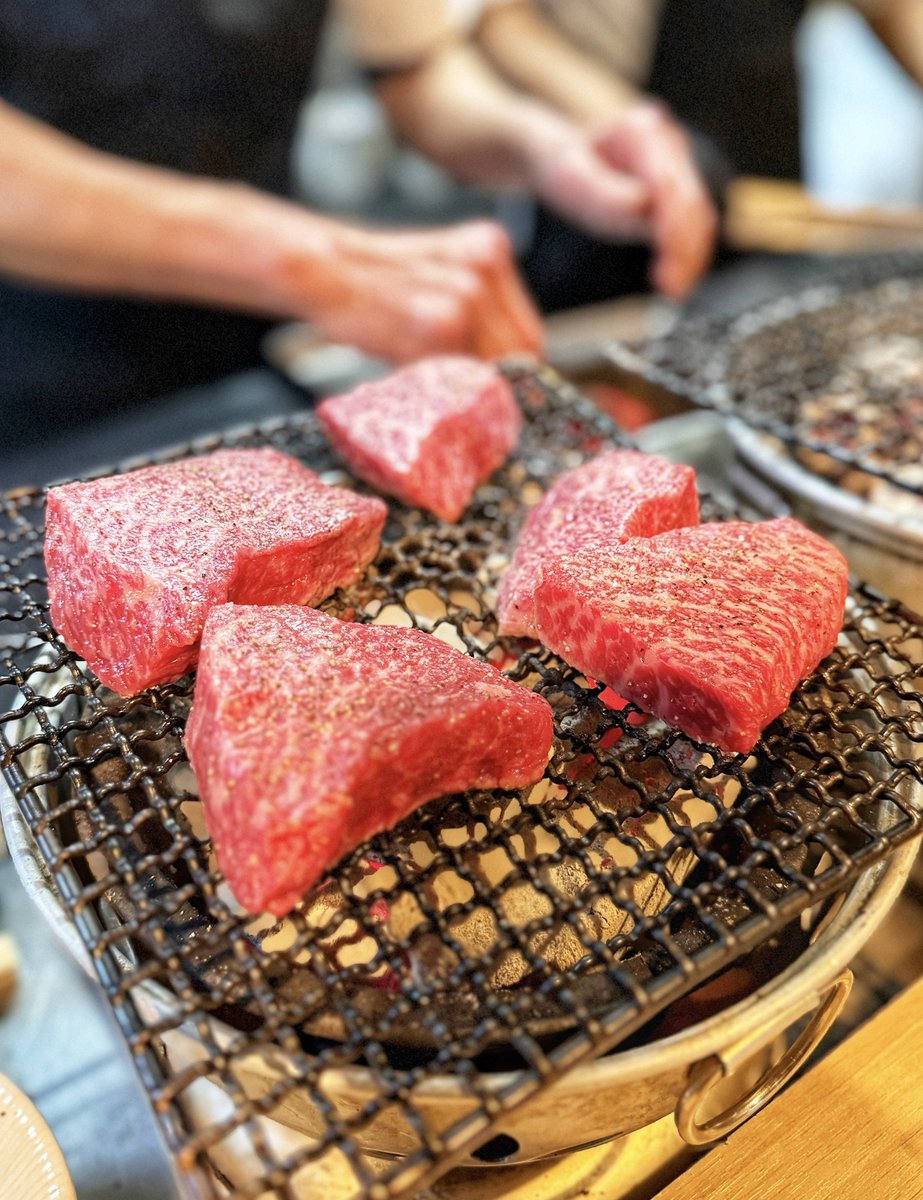 komashi's tweet photo. 大宮で夜は予算13,000円越え…焼肉百名店に選出された「炭火焼肉 肉の匠 ひうち」の昼業態「炭焼きステーキHIUCHI」なら約2000円からランチが楽しめる

スペシャルランチは和牛赤身と牛タン炭火焼の贅沢な組み合わせ。白米旨いと思ったら京都八代目 儀兵衛。タンシチュー付とか最高かよ #PR https://t.co/XaJwGH3fnr
