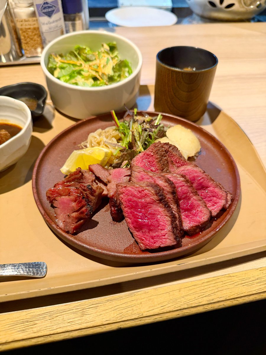 komashi's tweet photo. 大宮で夜は予算13,000円越え…焼肉百名店に選出された「炭火焼肉 肉の匠 ひうち」の昼業態「炭焼きステーキHIUCHI」なら約2000円からランチが楽しめる

スペシャルランチは和牛赤身と牛タン炭火焼の贅沢な組み合わせ。白米旨いと思ったら京都八代目 儀兵衛。タンシチュー付とか最高かよ #PR https://t.co/XaJwGH3fnr