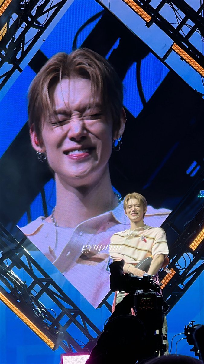 archivezzn's tweet photo. he’s cheesing so hard https://t.co/3ptT1tRLo6