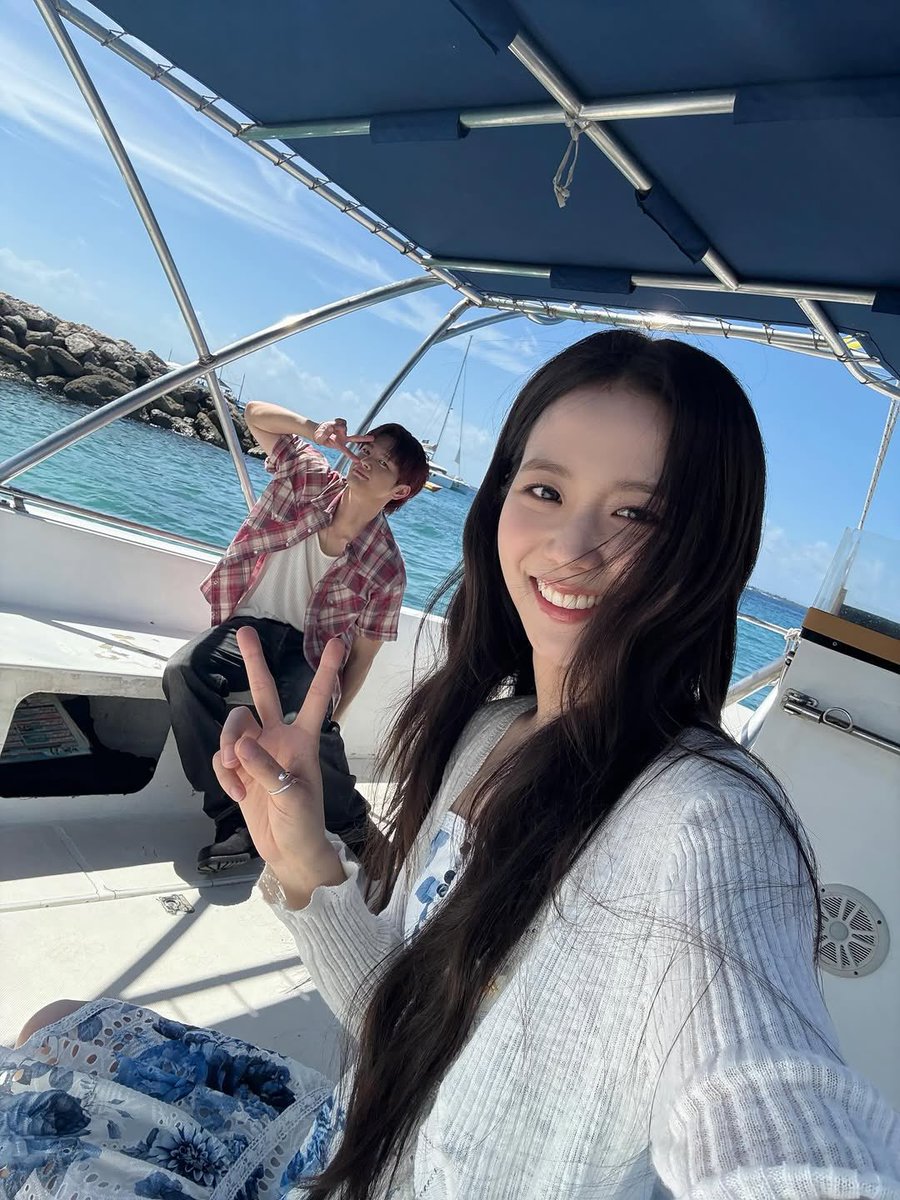NEWSJISOO's tweet photo. 🩵 https://t.co/awQyIuS2wI