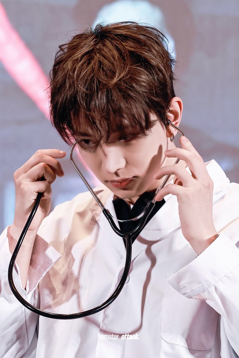 Heeseungs_eomma's tweet photo. FANSIGN 26.03.08

There would definitely be huge lines at the doctor's office if the doctor was #HEESEUNG 🩺 
(1/2) https://t.co/S3hU7J0Wh7