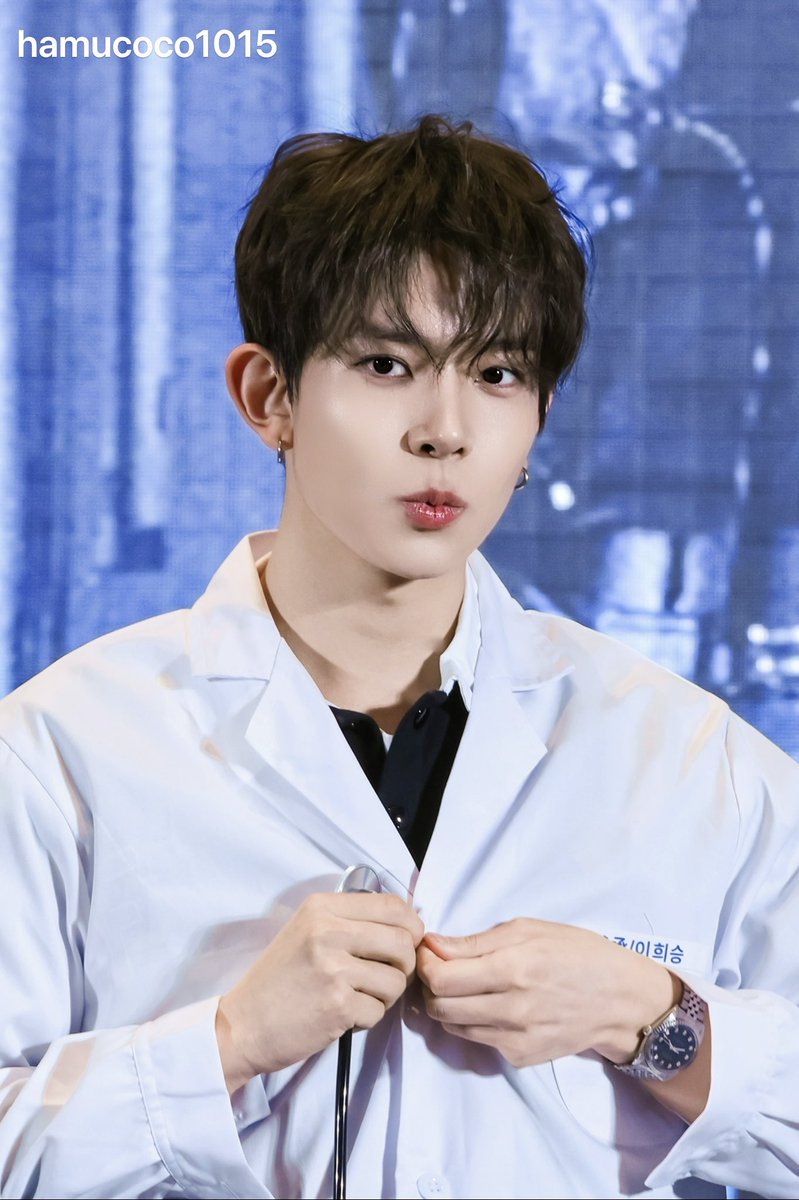 Heeseungs_eomma's tweet photo. FANSIGN 26.03.08

There would definitely be huge lines at the doctor's office if the doctor was #HEESEUNG 🩺 
(1/2) https://t.co/S3hU7J0Wh7