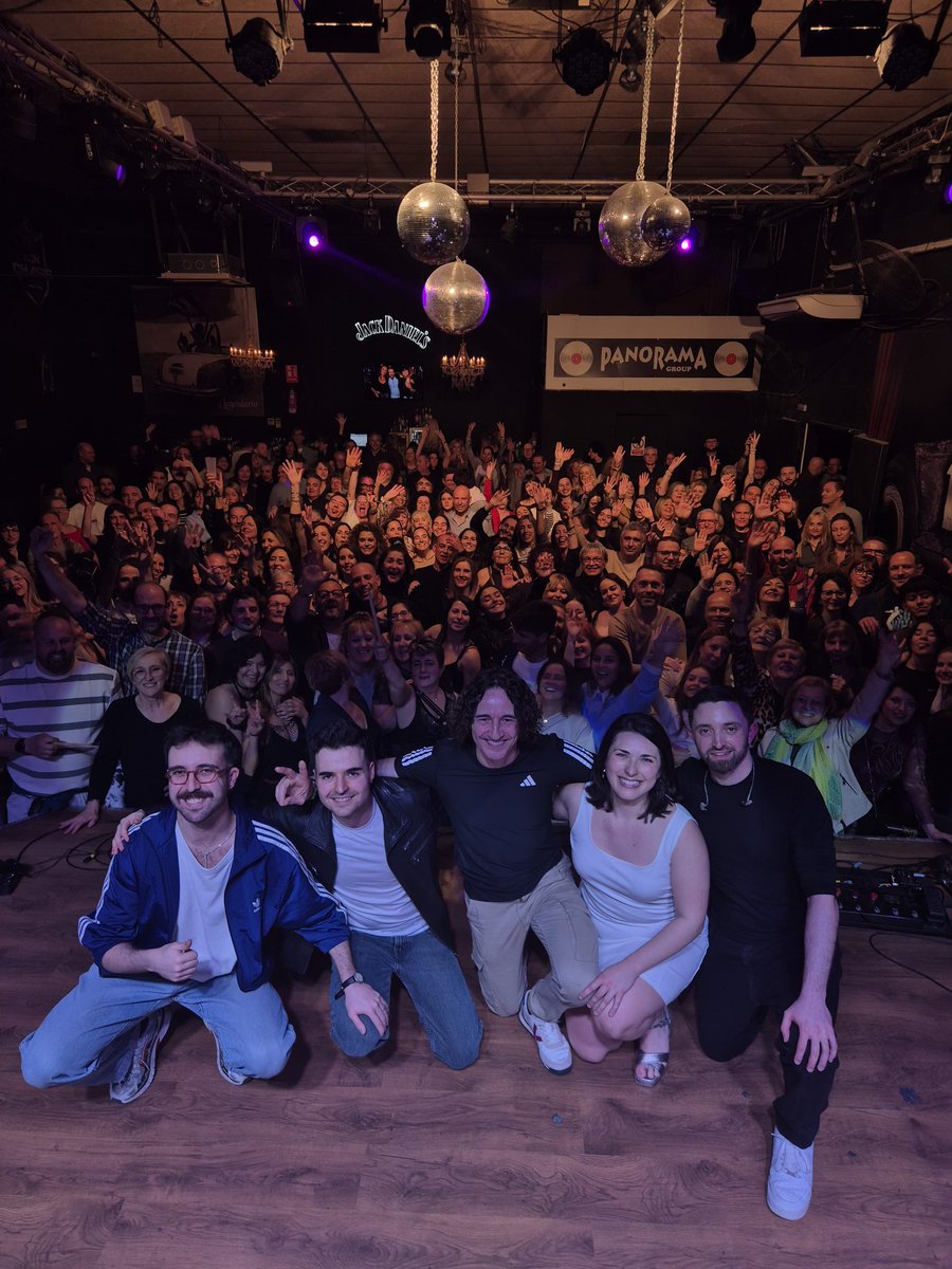 sonderosas's tweet photo. MIL GRÀCIES, Terrassa! Vam passar una nit increïble a la @sala_vinilo 🫶🏻 Esperem veure-us molt aviat 🌹
#sonderosastributo #tributolaorejadevangogh https://t.co/qKi7JQYSie
