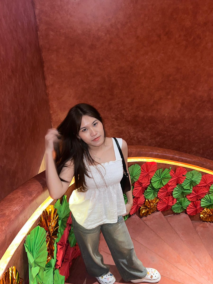 stephanie tweet media