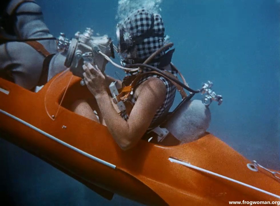 FrogwomanOrg's tweet photo. A female diver in a mini-sub discovers an alien underwater ship?!?!
Check out the video on my website:
https://t.co/kFzimUoQOl
#scuba #diving #scubadiving #underwater #frogwoman #femalediver #wetsuit #scubagear #vintagescuba #wendewagner #neoprene https://t.co/GAVjqVoNrq