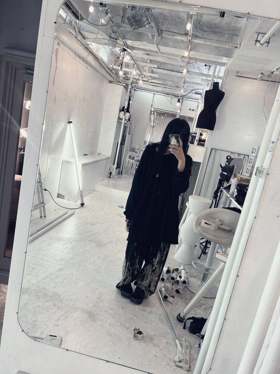 dr_select's tweet photo. 鏡いい感じ！フォトスポットだ🙊 https://t.co/7gGjWORxzY