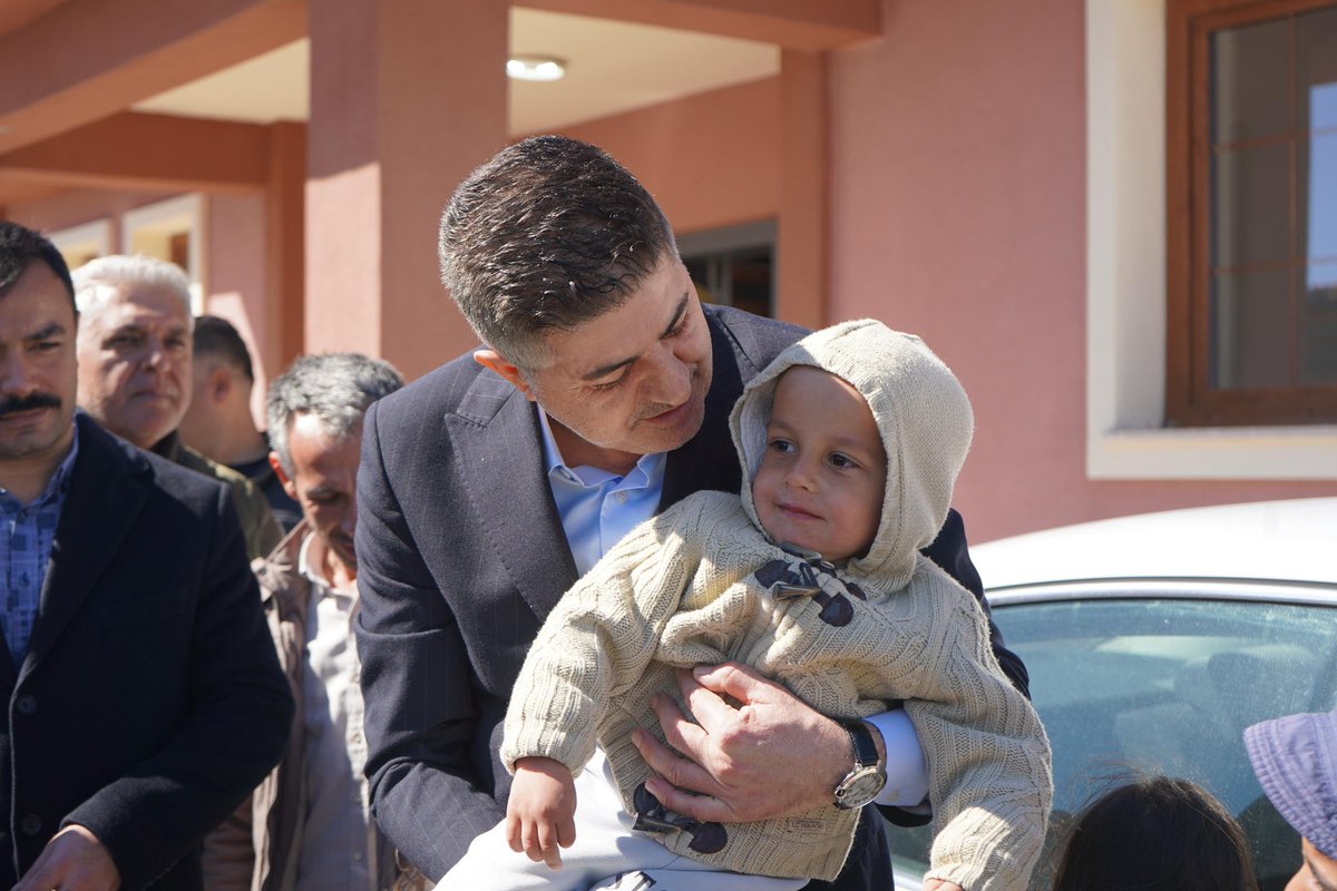 📍Akıncılar Köy Evleri 

Umut Yeşeren Topraklar 🌱

Asrın felaketinin yaralarını sarmak için Akıncılar Köy Evleri'ndeydik. Depremin ilk gününden itibaren olduğu gibi, vatandaşlarımızın güvenli ve huzurlu yuvalarına kavuşması sürecini yerinde inceledik.

Yapılan işlerin son