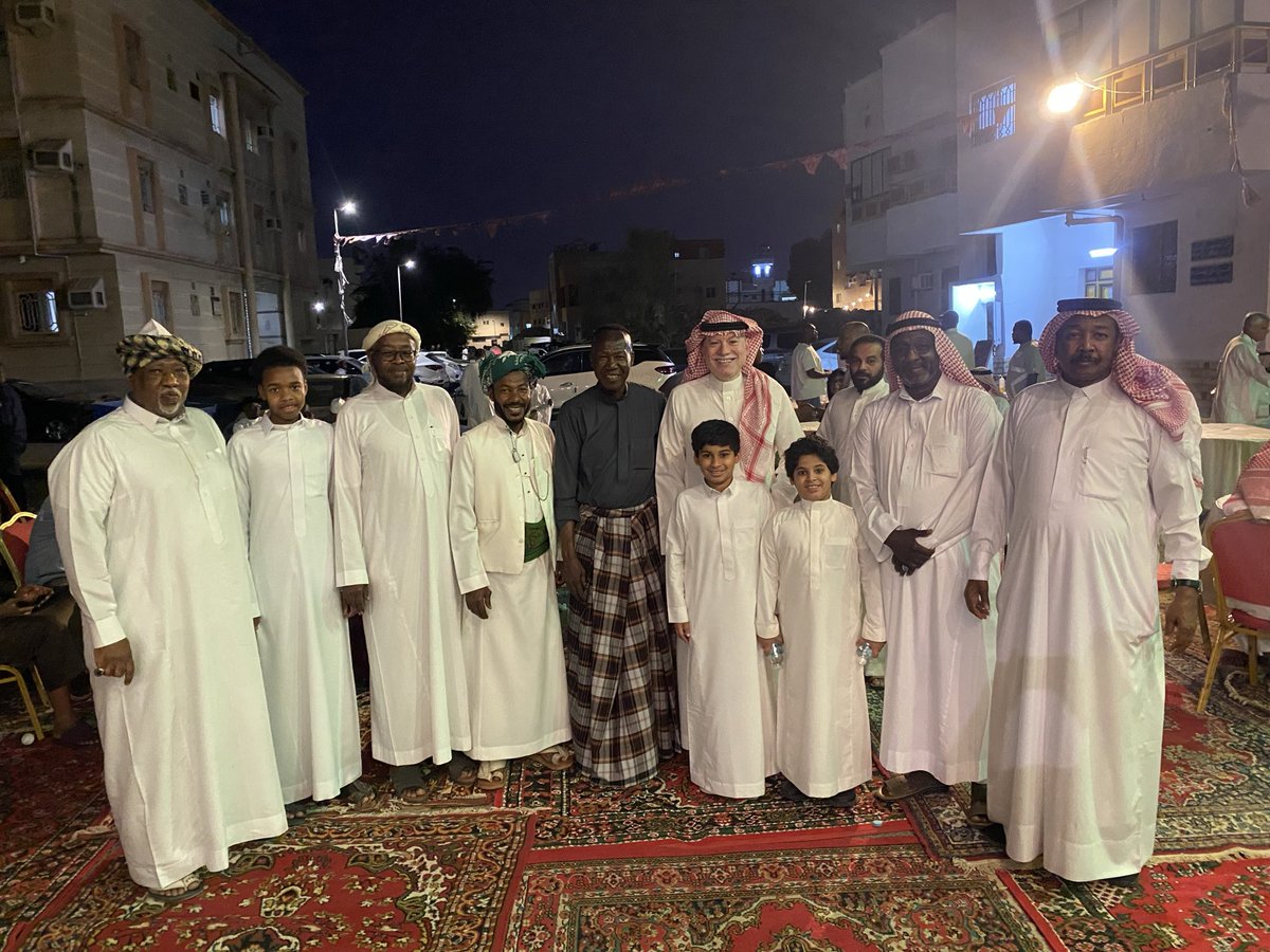omarbaoom's tweet photo. الفطور السنوي لحارة الينبعاوية بحي الرويس، مسقط رأسي، لقد تجلّت معاني المحبة والأخوة في أبهى صورها بهذا التجمع. 
نسأل الله أن يديم علينا هذه العادة الطيبة التي توطّد أواصر المودة وتجمعنا على الخير دائمًا https://t.co/q2JyLhqE3b
