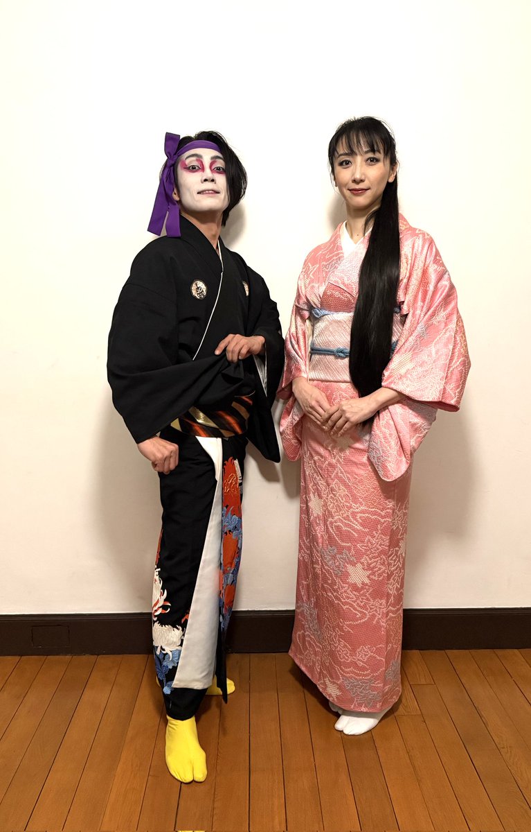 昨日今日と、クローズドの #九段ハウス で歌わせていただきました！
ア・カペラは緊張感がありますが、楽しかった🌸

めちゃくちゃ格好いい、殺陣のパフォーマンスをされていた #名古屋山三郎 さんと写真を撮っていただきました！！

#ombramaifu #私を泣かせて #さくらさくら #モアザンミュージカル