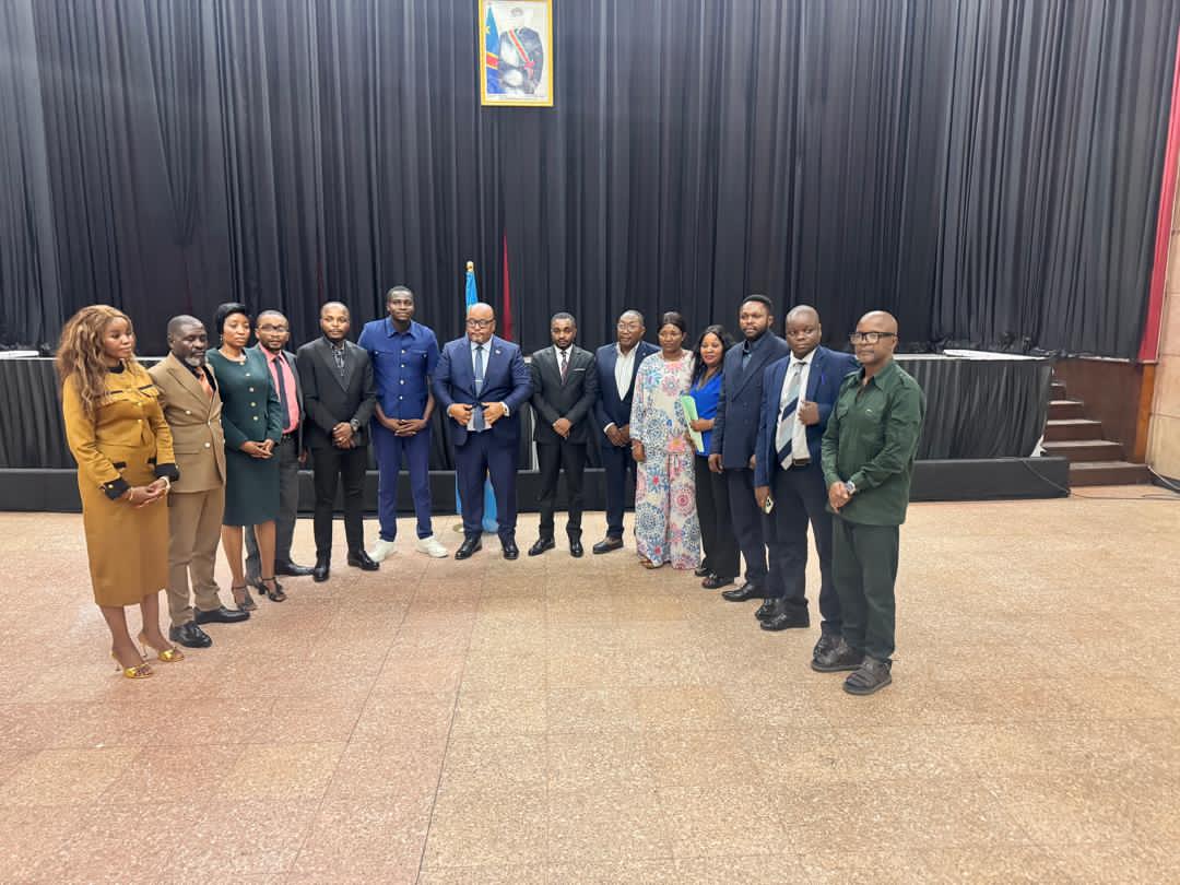 ‼️🔴‼️ #URGENT : LE PRÉSIDENT DE L’ASSEMBLÉE NATIONALE, L’HON. #AIME_BOJI_SANGARA, A REÇU EN AUDIENCE AU #PALAIS DE LA NATION LE #COMITÉ DES DÉPLACÉS DE L’EST À #KINSHASA

Lors d’une réception, le comité des déplacés, par le biais de son président #Mulikuza_ByamunguJordan, a