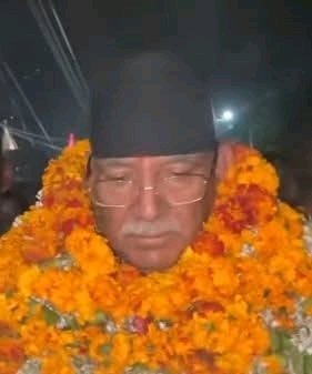 _dejabhu's tweet photo. बर्ष भरी काठमाडौको महङ्गो boarding school मा पढेर exam चाहिँ दुर्गम गाउँको स्कुलबाट चिट चोरेर प्रथम भै फेरि काठमाडौं मा science पढ्न जादै गरेका एक होनहार ब्यक्ति 
😂😂 https://t.co/41Bk1gRd4n