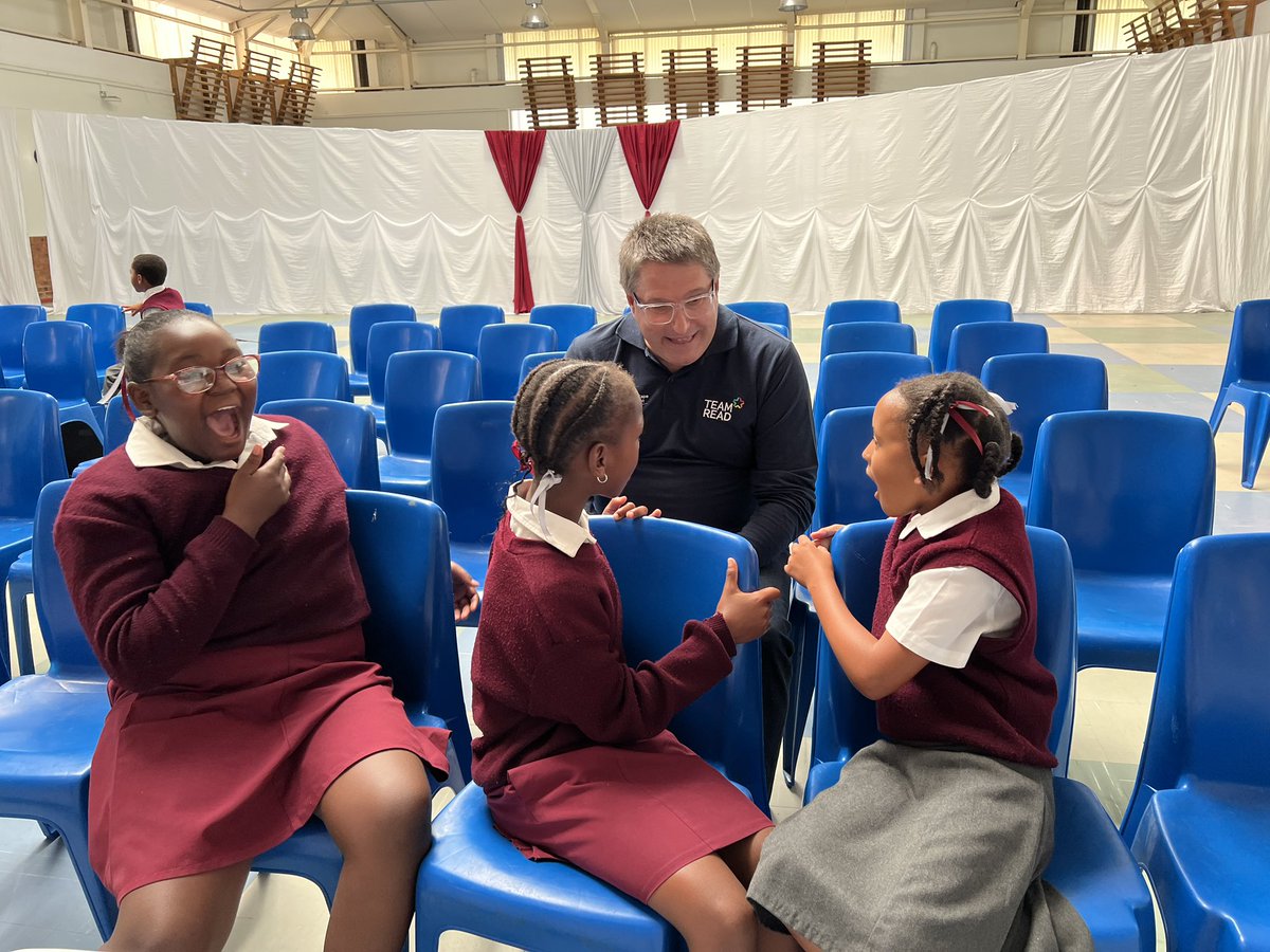 We had a wonderful Friday morning in the Overberg Education District celebrating our 2025 Story Stars winner, Zaywin Gillion, and launching the 2026 round of the competition. Thank you to Hawston Primary School for hosting us!

Read more here:
westerncape.gov.za/education/arti…