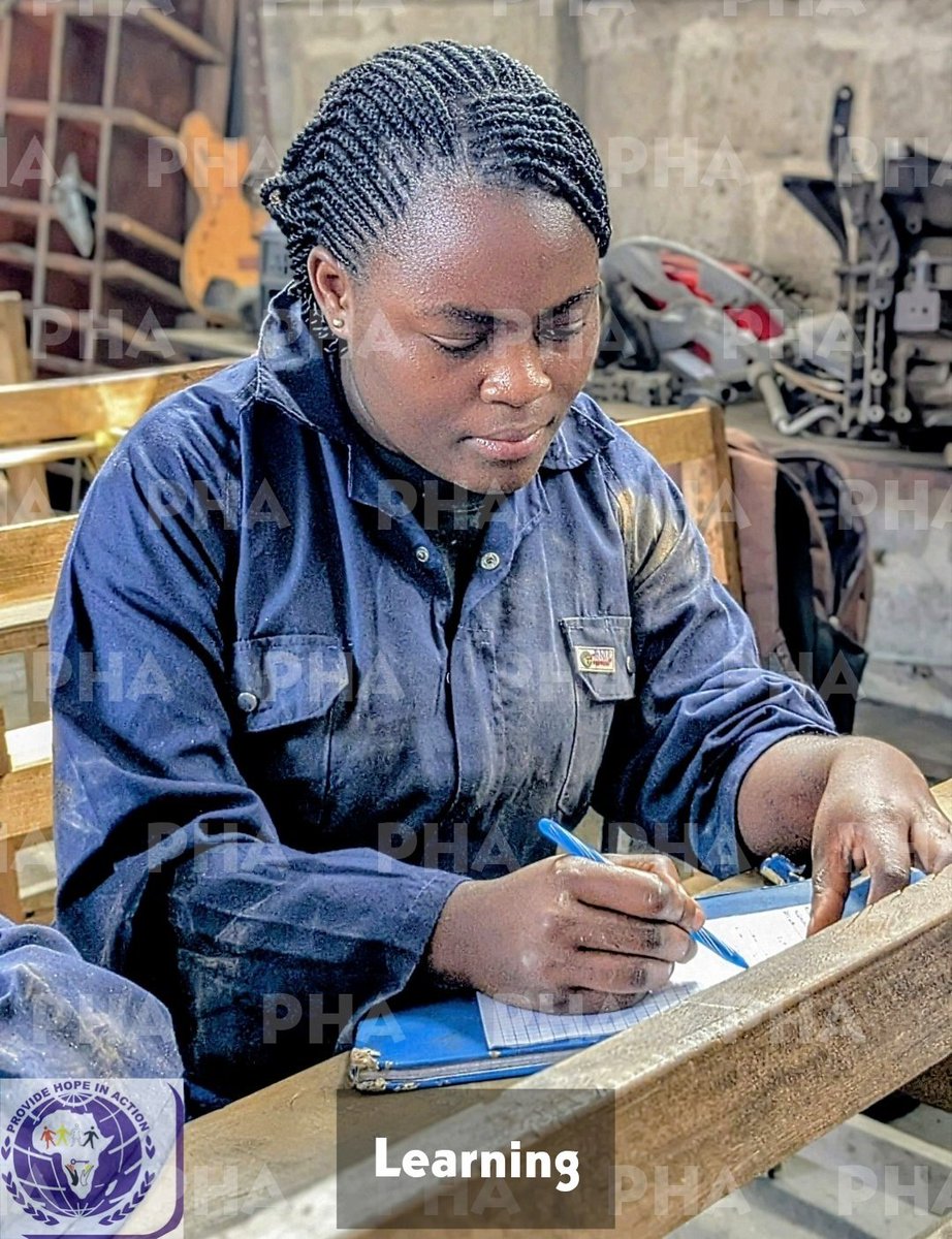 provide_hope's tweet photo. l’occasion de la International Women's Day, nous célébrons les jeunes filles inspirantes de PHA qui apprennent, grandissent et contribuent à bâtir un avenir meilleur pour leurs communautés 🌸. #GirlsEmpowerment #WomenInAction #SkillsForLife #PHA https://t.co/snwmCAYlsY