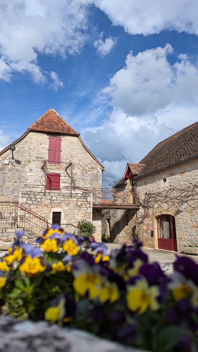 rom_gail's tweet photo. Visite dans l'un des plus beaux villages de France situé dans le département du Lot. Loubressac 
#Weekend #GoodVibesOnly #Lot #Quercy #Occitanie #Patrimoine #Balade #PlusBeauxVillagesdeFrance https://t.co/2meFGQp4k7