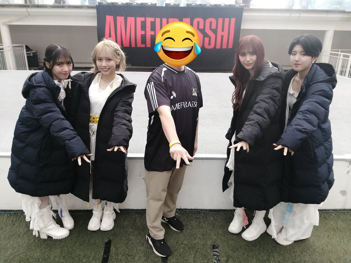 Sr2mKGWbTZi4Hq0's tweet photo. 最後のMTA3
アンコールライブの
ラスト
私が1番好きな
「Staring at You」
は最高過ぎて泣き崩れ
そうだったよ
本当にありがとう
💜💛❤💙
#AMEFURASSH
#愛来
#市川優月
#小島はな
#鈴木萌花 https://t.co/OFnqECRMYB