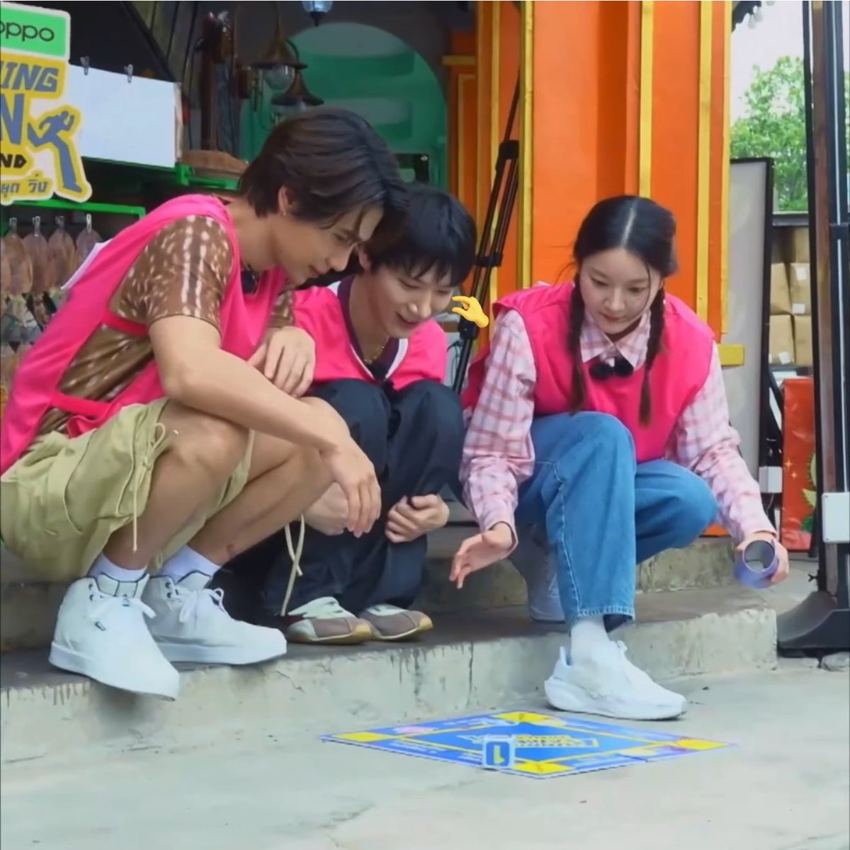 justbe_b's tweet photo. น้องเตนจิ๋วมากกกก จังหวะนั่งกอดเข่าป้าให้เลยล่ะ ยังเร้กอยุ่มากนะ 🥺🥺🥺

#RunningManTHxTEN #เตนล์
#RunningManTHEP3 https://t.co/2RCBfEu8fw
