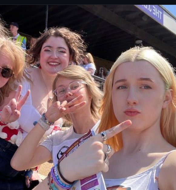 bid / rey 💌 tweet media