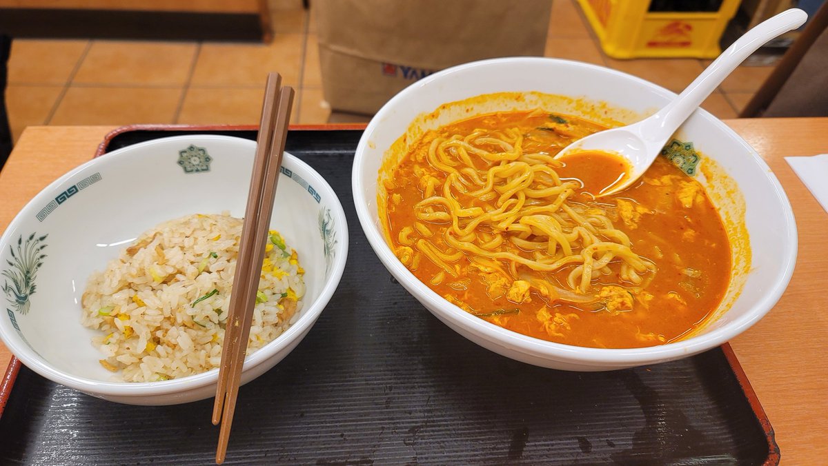 晩ごはーん‼️
今日は池袋のヤマダ電機にエアコン買いに行きました。めっちゃ時間かかったけどビックカメラよりも3万くらい安く買えました✨😊✌️
夫と2人で日高屋さんで晩御飯😋

笑顔の1日を🍀Happy day💗

#日高屋
#中華丼
#夫はチゲ味噌ラーメン