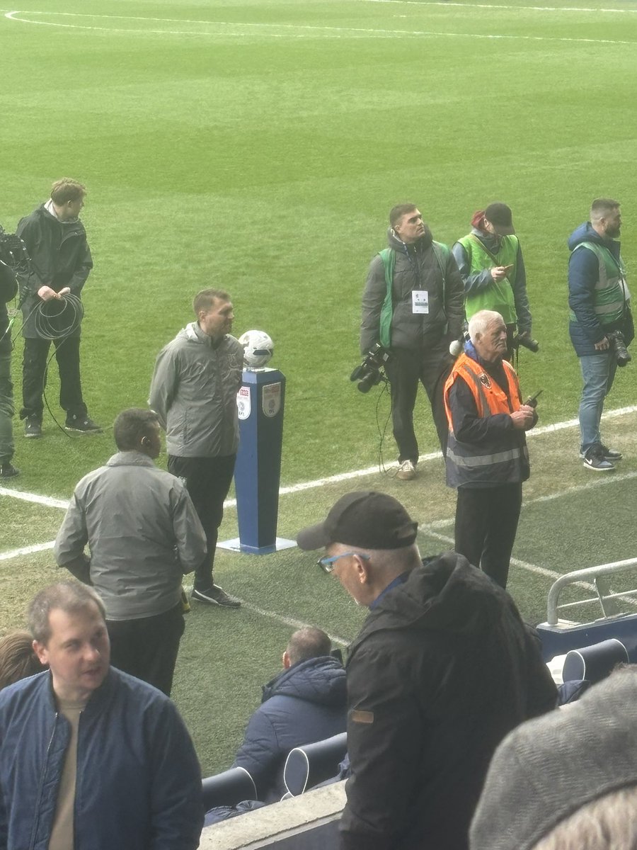 9yrspodcast tweet media