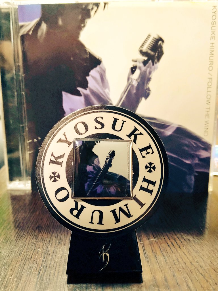 hikone_fumiya's tweet photo. KYOSUKE HIMURO
PINS CAPSULE📌ガチャ回してきた
10枚目のオリジナルアルバム
「FOLLOW THE WIND」GET🌟
実物と飾るのが一番映えるのかも💿️✨
氷室さんと花びらが同化してて
芸術的なアートワークなんだよな🌺
#氷室京介
#ガチャガチャ
#FOLLOWTHEWIND https://t.co/hufu7S4BXx