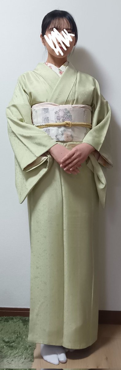 naclkclrbcl's tweet photo. 2026/3/7 コーデ日記

昨日は春色の色無地で梅を見にお出かけ👘
この色無地は四君子の花紋がお気に入りポイント✨
梅を見たあとは、旦那さんにホワイトデーでアフタヌーンティーごちそうしてもらいました！ありがとう😊 https://t.co/M0MKWei4fV