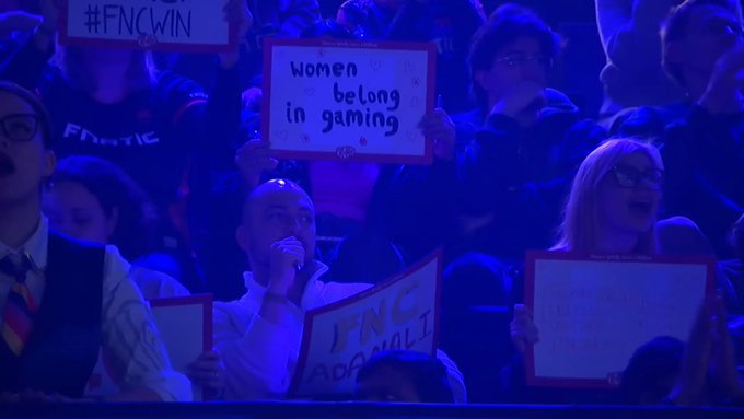 saint moon🇺🇦 tweet media