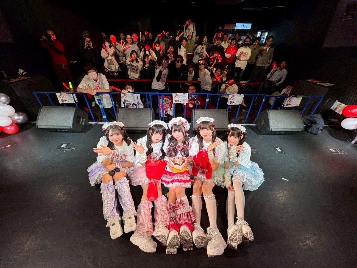 _aim_idol's tweet photo. 愛菜りさ生誕ライブ❤️
お越しくださった皆様
ありがとうございました🍓！！！

会場全体が盛大に盛り上がっていて
とても素敵なライブになったと思います🌟🌟りさちゃん17歳おめでとう！！！
クラファンにご協力してくださった
皆様も本当にありがとうございました⭐︎
#愛菜りさ https://t.co/w9x05XRhuP